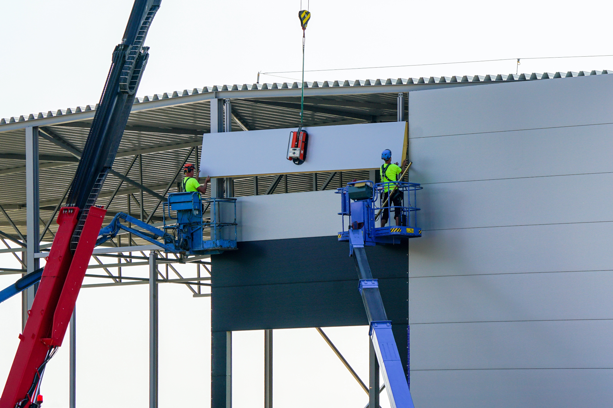 Spoznajte, kako je dvig in montaža pripomogla razvoju sodobne infrastrukture v mestih